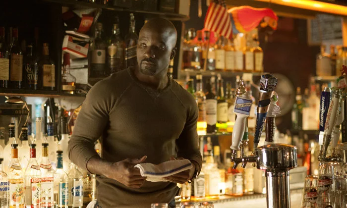 Imagen de Primer vistazo a Mike Colter y Frankie Faison en el set de rodaje de Marvel's Luke Cage