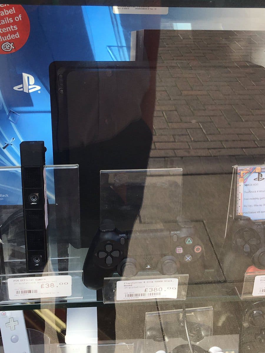 Imagen de PlayStation 4 Slim se pone a la venta en un CEX por 380 libras