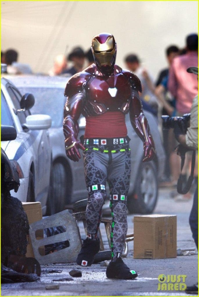 iron man wears his armor in new avengers infinity war set photos 01