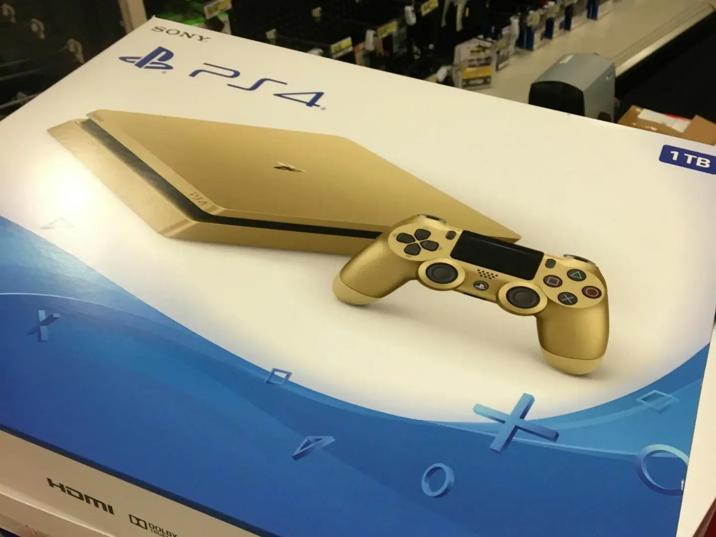 Imagen de Los modelos Gold y Silver de PlayStation 4 ya están disponibles