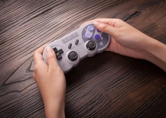 Imagen de Abierta la reserva de los mandos 8Bitdo con forma de SNES para Switch