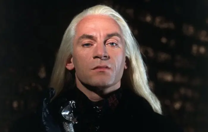 Jason Isaacs interpretando a Lucius Malfoy