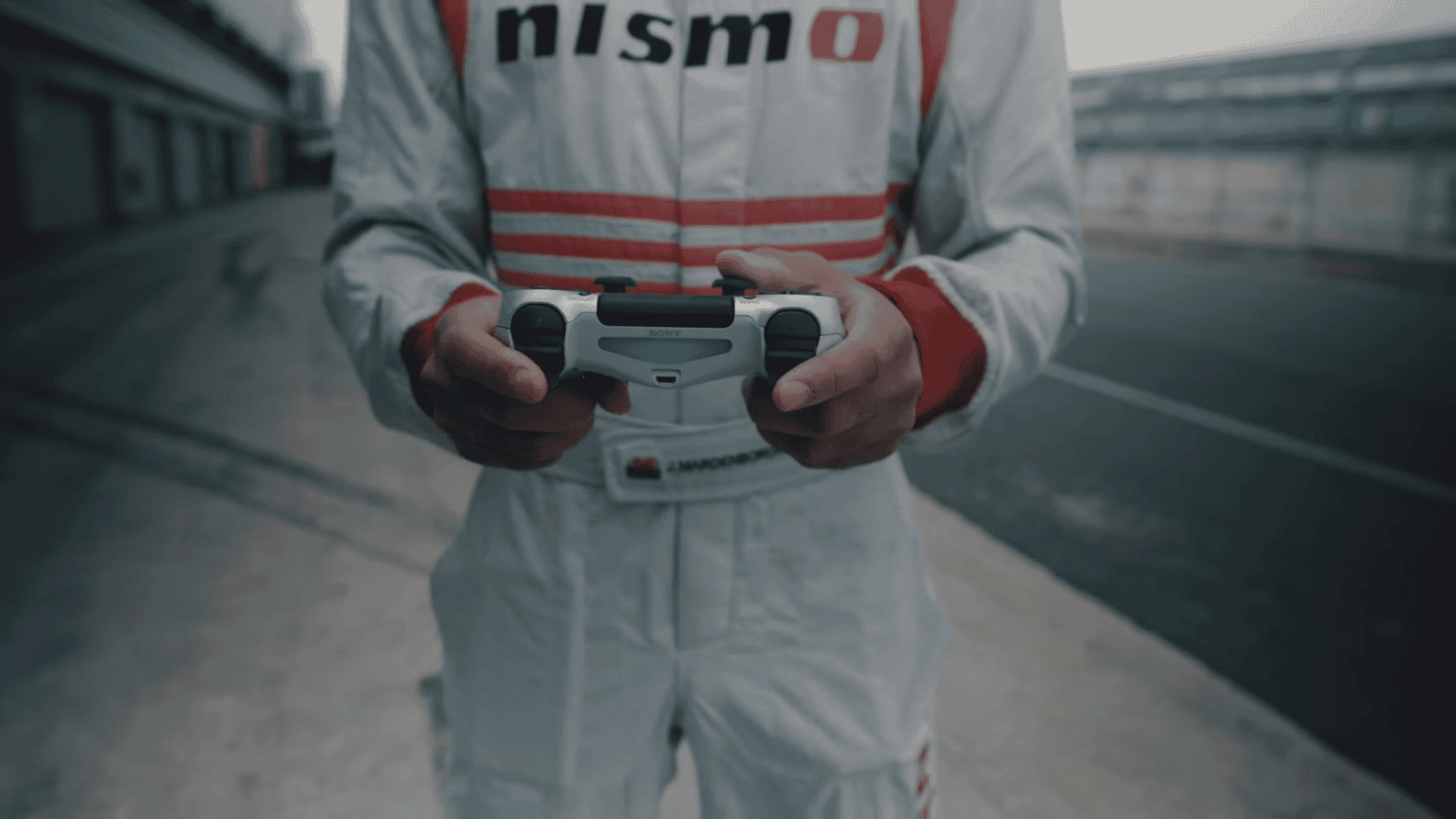 Imagen de Controlan un Nissan GT-R a través de un mando DualShock 4