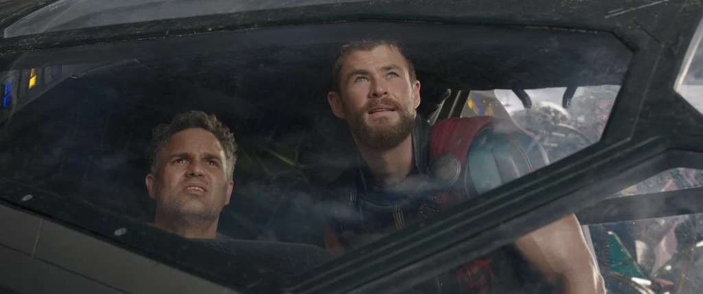 thor ragnarok images mark ruffalo chris hemsworth