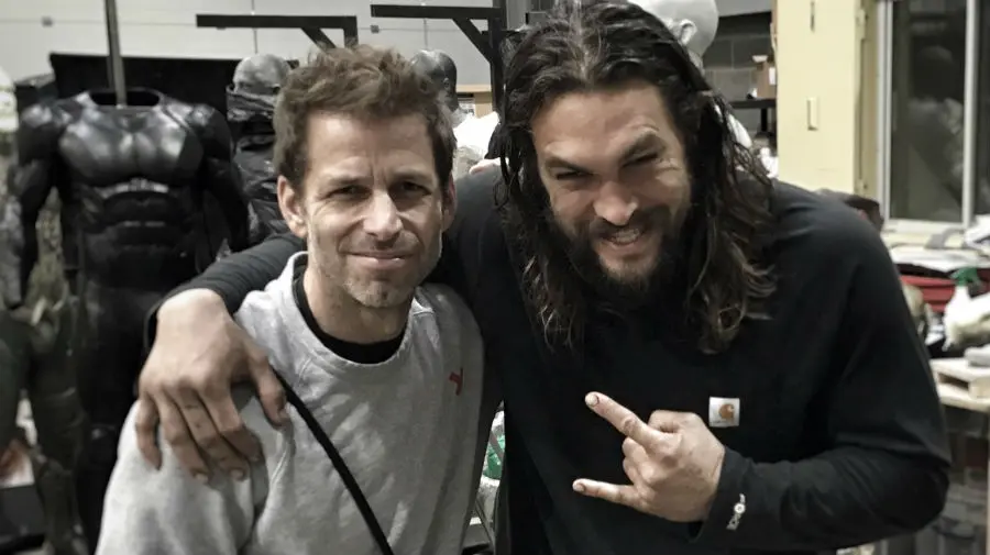Imagen de Justice League contiene un cameo secreto de Zack Snyder