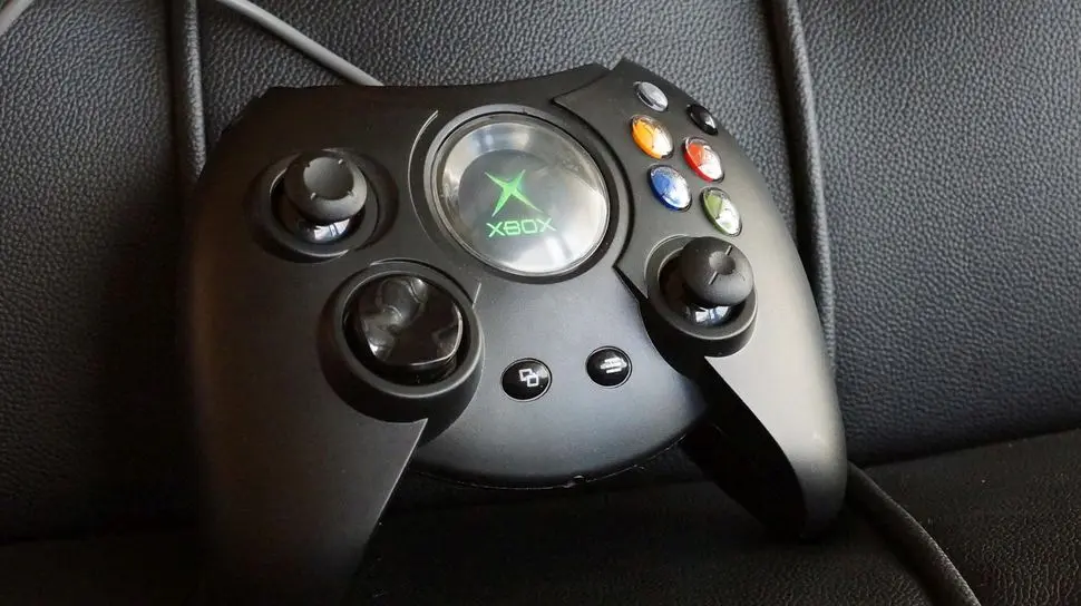 Imagen de El mando "Duke" de la Xbox original llegará a Xbox One en marzo