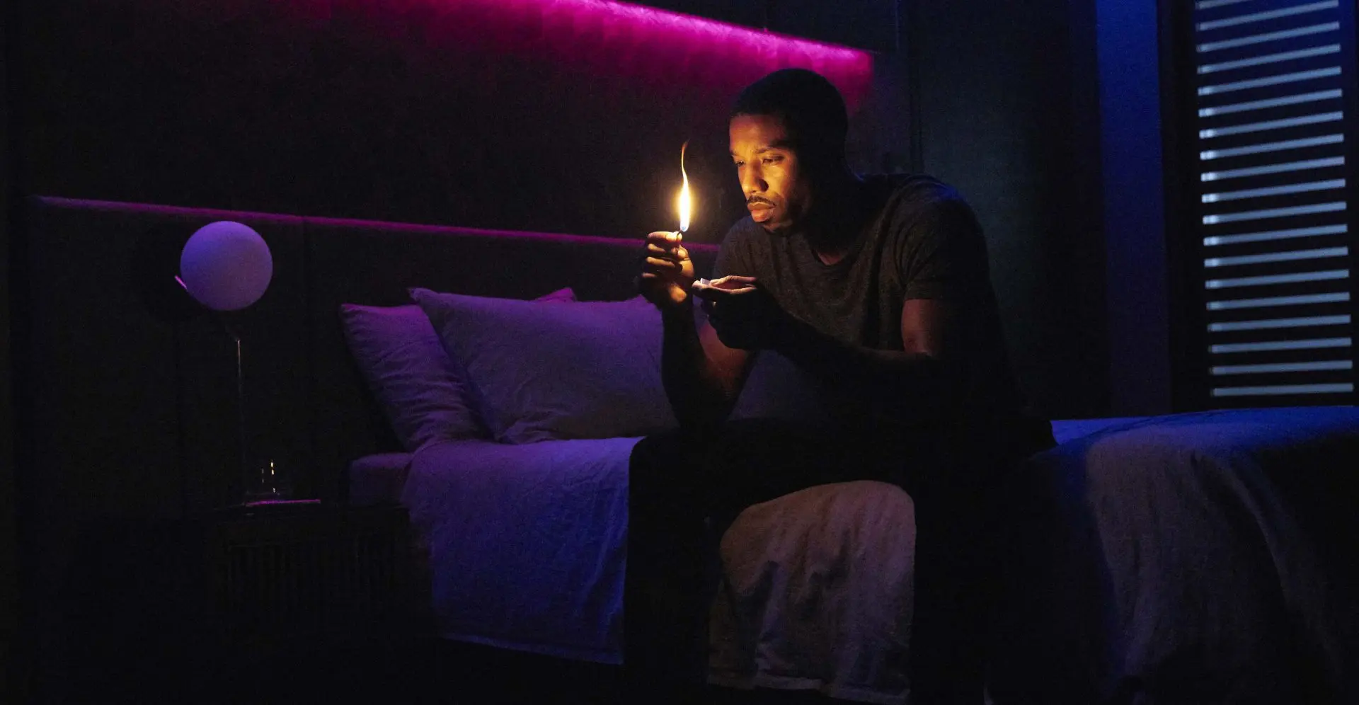 Imagen de Michael B. Jordan está que arde en el primer tráiler de Fahrenheit 451