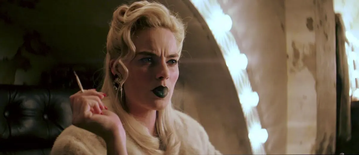Imagen de Terminal, la nueva película de Margot Robbie, brilla en un clip espectacular