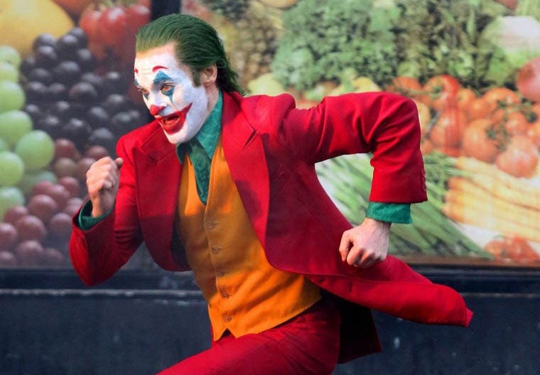 Imagen de Joaquin Phoenix escapa de la policía en las nuevas imágenes de Joker