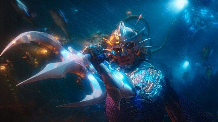 Imagen de Aquaman sale de China montado en un gran tsunami