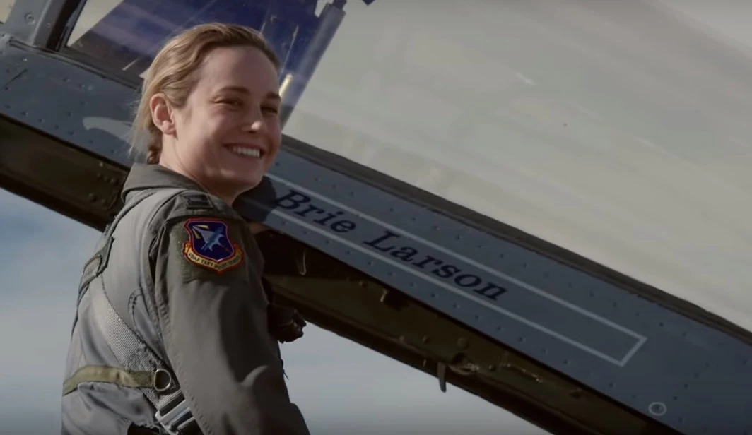 Imagen de Brie Larson se sube al caza en el nuevo tráiler tras las cámaras de Capitana Marvel