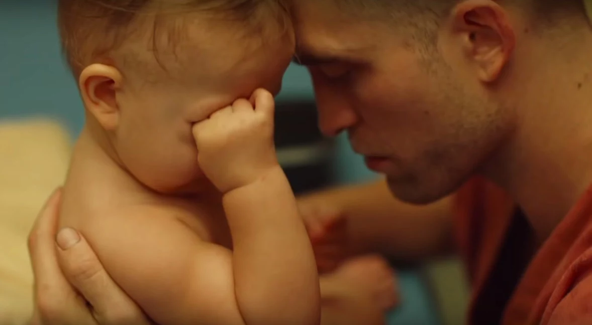 Imagen de Robert Pattinson se hace padre espacial en el primer tráiler de High Life