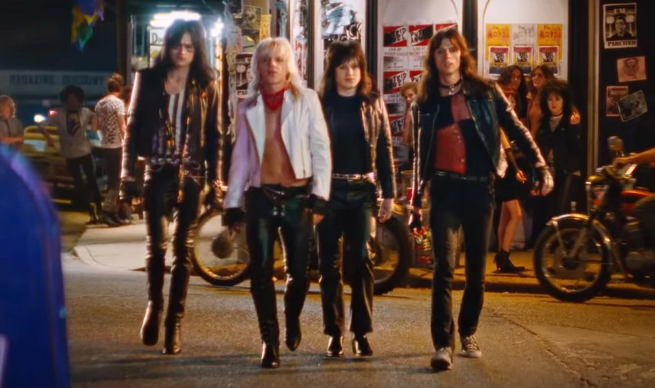 Imagen de Netflix se sube al carro de los biopics musicales con el primer tráiler de The Dirt