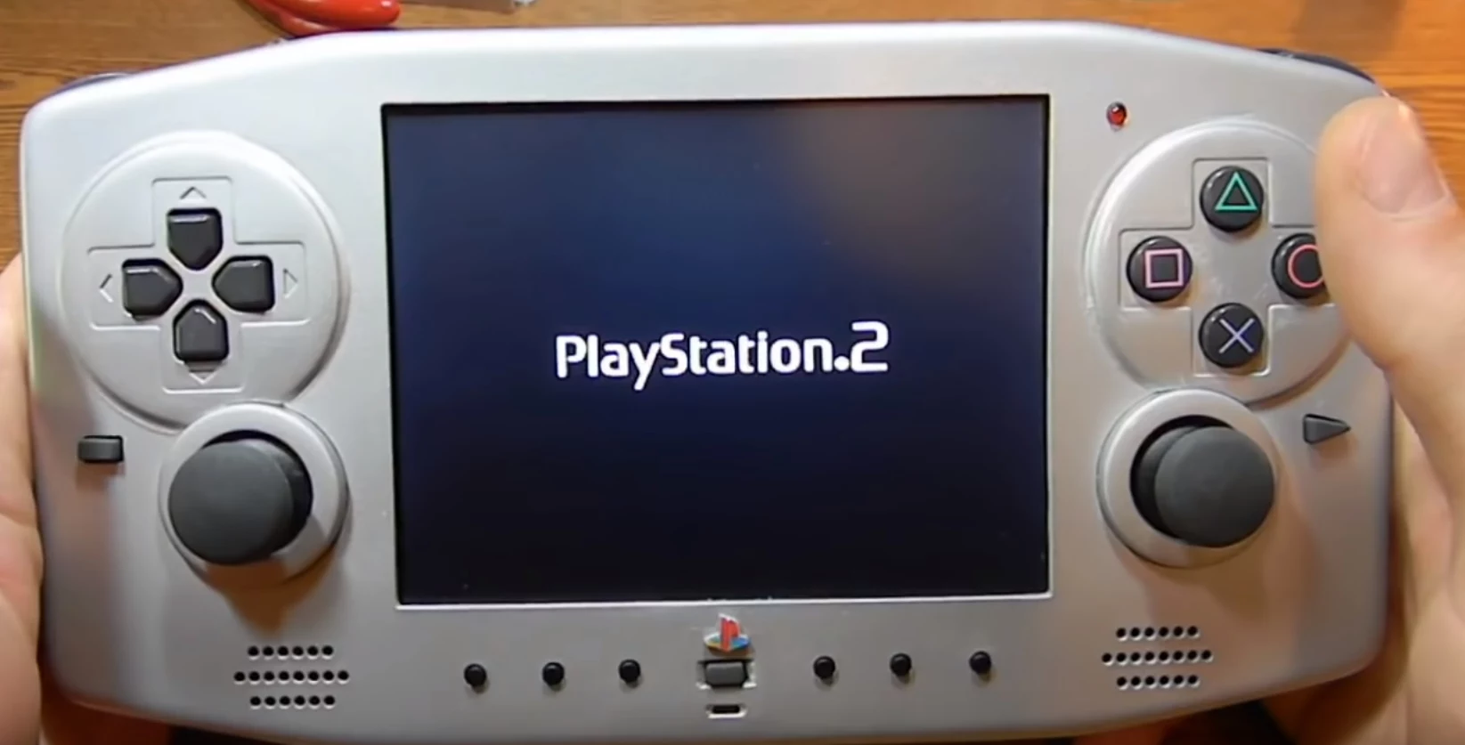 Imagen de ¿Es real esta PlayStation 2 portátil?