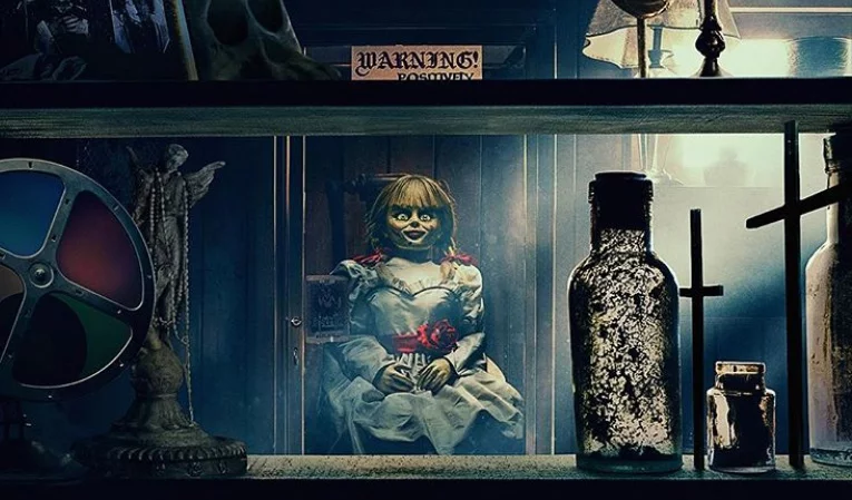 Imagen de Annabelle 3 estrena un primer póster repleto de easter eggs