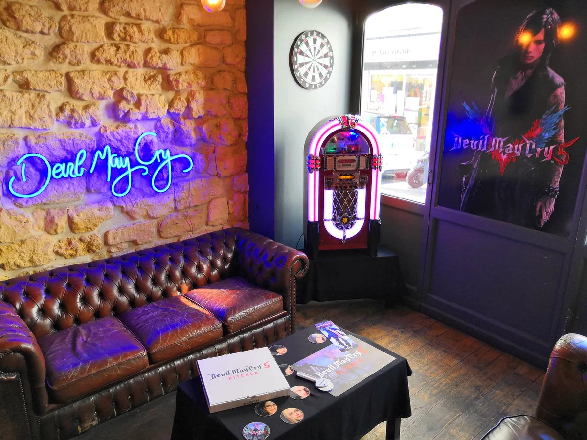 Imagen de Un restaurante lució una divertida y original temática de Devil May Cry 5