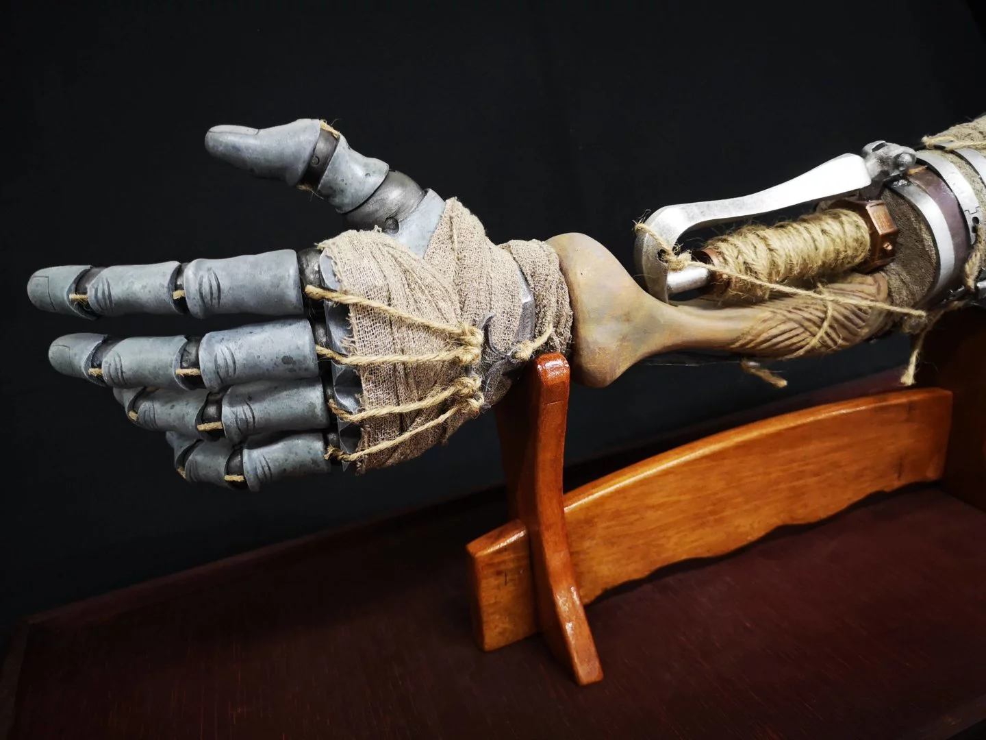 Imagen de El brazo prostético de Sekiro: Shadows Die Twice cobra vida gracias al espectacular trabajo de un fan