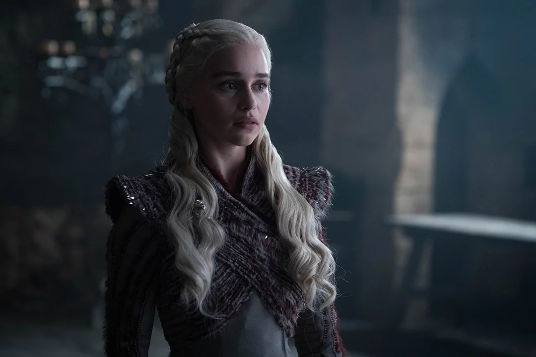 Imagen de Emilia Clarke, de Juego de Tronos, confirma que el quinto episodio será más grande que 'La Larga Noche'