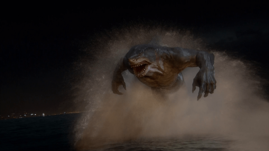 King Shark persiguiendo a Barry The Flash King Shark