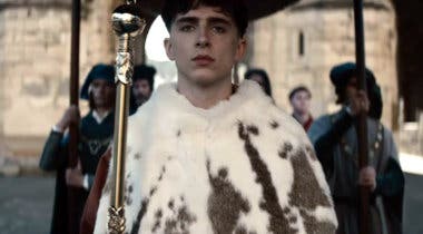 Imagen de Timothée Chalamet se corona como Enrique V en el primer tráiler de The King
