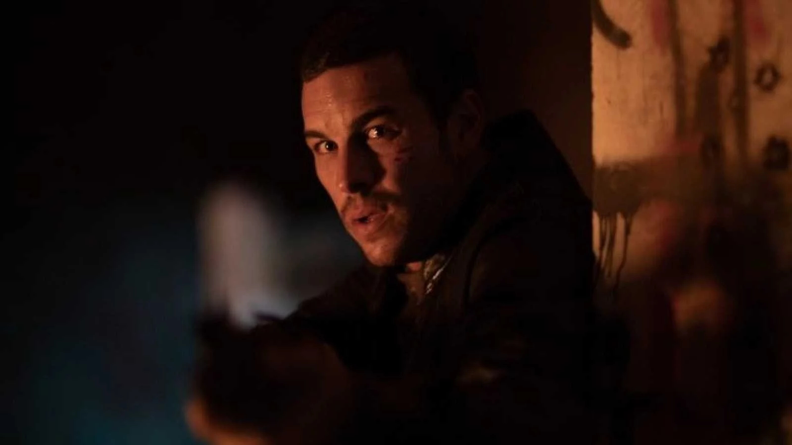 Imagen de Adiós, lo nuevo de Paco Cabezas con Mario Casas, luce vibrante en su tráiler