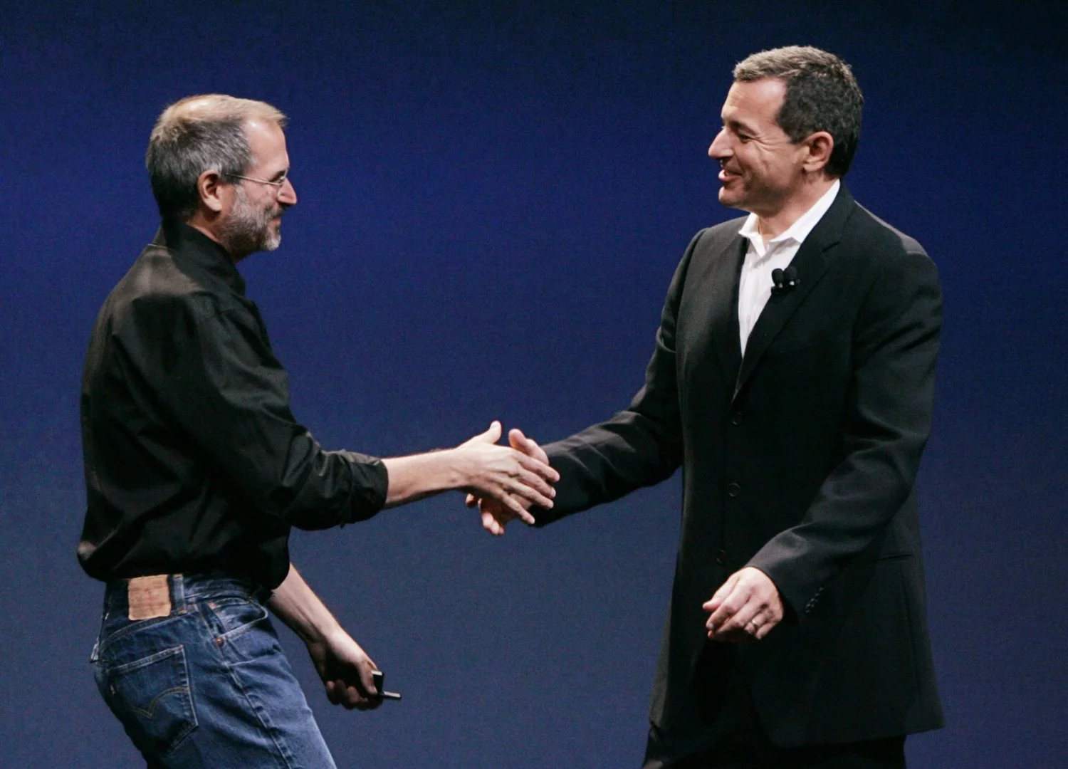 Imagen de Bob Iger hubiera fusionado Disney con Apple de haber seguido teniendo a Steve Jobs