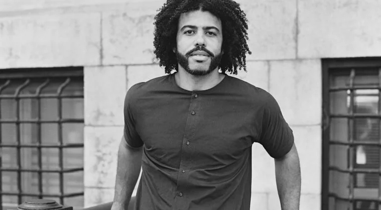 Imagen de Daveed Diggs podría hacer de Sebastián en La Sirenita