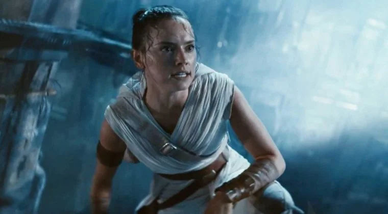 Imagen de ¿De quién son las voces que oye Rey en Star Wars: El Ascenso de Skywalker?