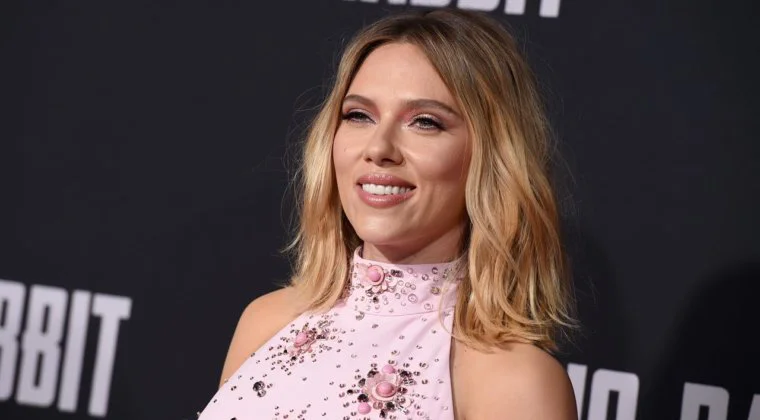 Imagen de El increíble parecido físico entre un actor de joven y Scarlett Johansson