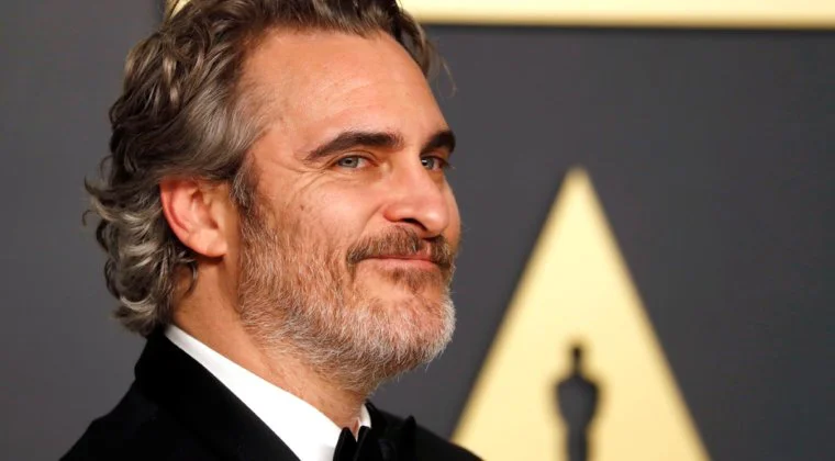 Imagen de La romántica foto de Joaquín Phoenix y Rooney Mara después de los Oscars