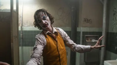 Imagen de Todd Phillips recuerda a sus fans que se protejan del coronavirus con esta foto de Joker