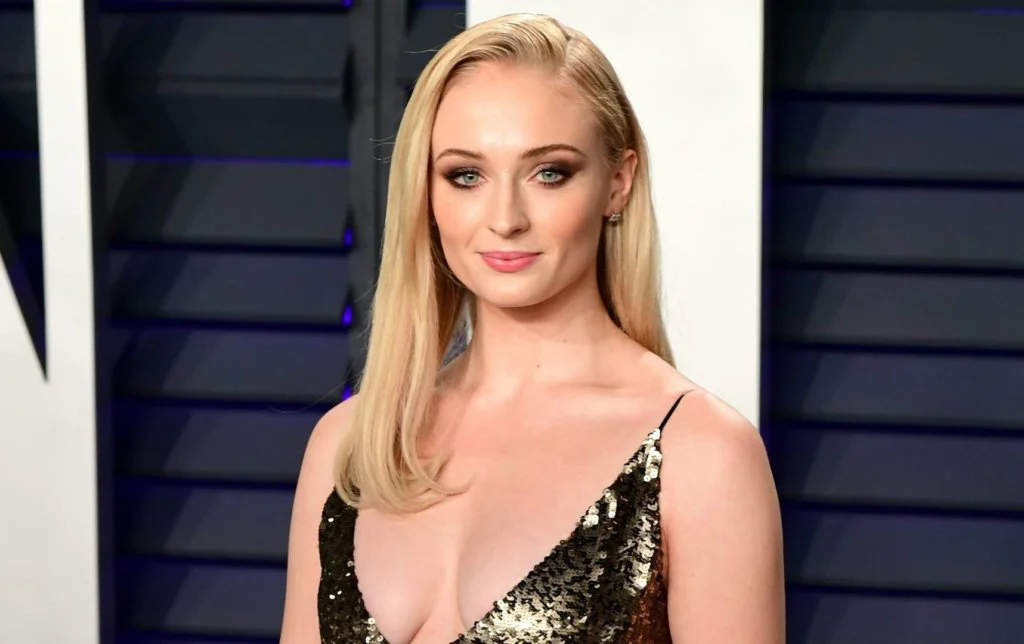 sophie turner chic04