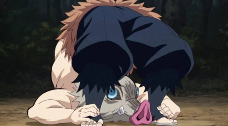 Imagen de Kimetsu no Yaiba: Un hombre se hace pasar por Inosuke para repartir máscaras