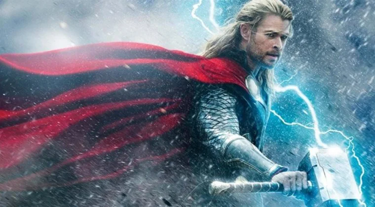 Imagen de Thor: Love and Thunder - Chris Hemsworth, en plena forma física en esta nueva foto del rodaje 'a lo retro'