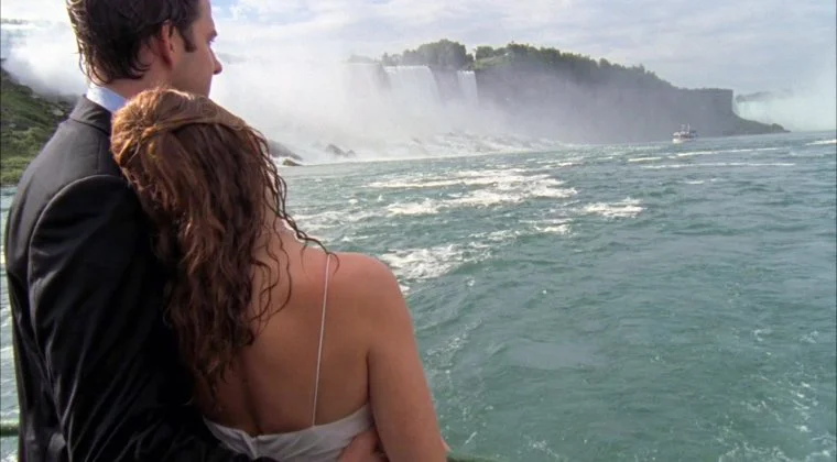 Imagen de El reparto de The Office recrea la boda de Jim y Pam por un bonito motivo