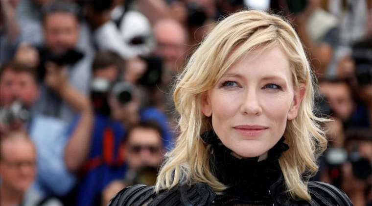 Imagen de Cate Blanchett sufre un pequeño accidente con una motosierra