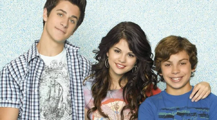 Imagen de Disney Plus censura los escotes en Los Magos de Waverly Place