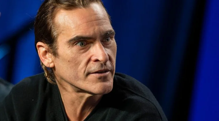 Imagen de Un terrorista obliga al Presidente de Ucrania a recomendar una película de Joaquin Phoenix
