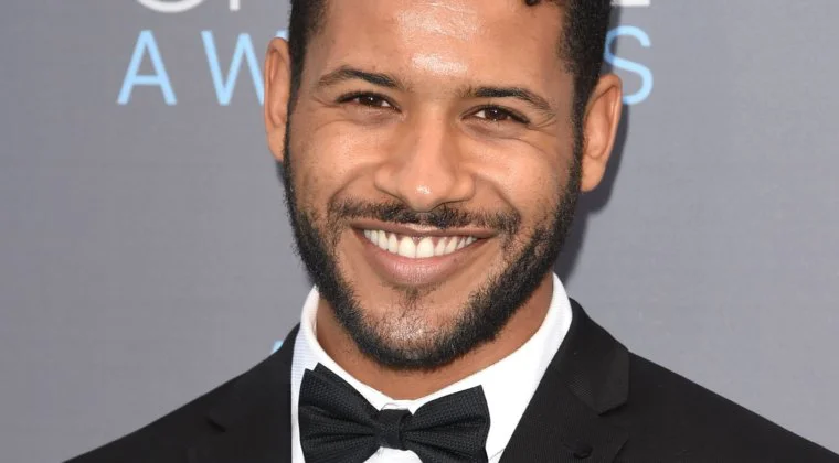 Imagen de Jeffrey Bowyer-Chapman da el motivo por el que no estará en American Horror Story 10