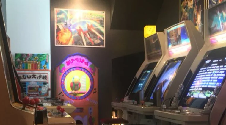 Imagen de Un hombre convierte su hogar en un increíble salón de máquinas recreativas