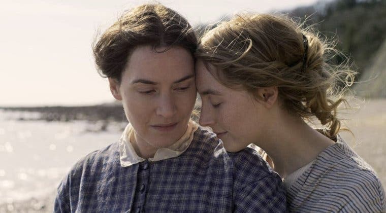 Imagen de Ammonite: Kate Winslet y Saoirse Ronan quieren el Oscar, y así queda patente en su tráiler