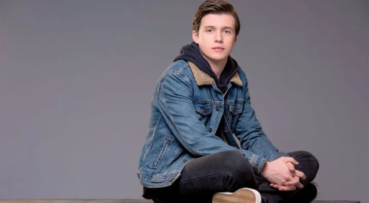 Imagen de Maid: Nick Robinson y Margaret Qualley protagonizan esta serie de Netflix sobre la pobreza