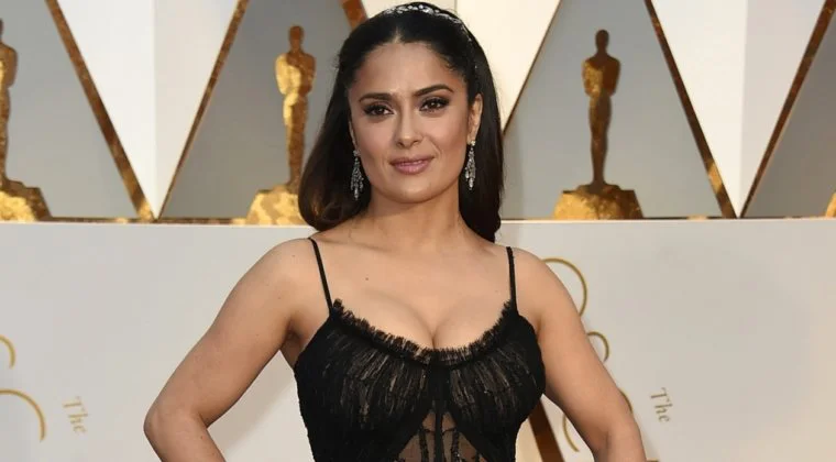 Imagen de Eternos: un juguete revela el aspecto de Salma Hayek en la película