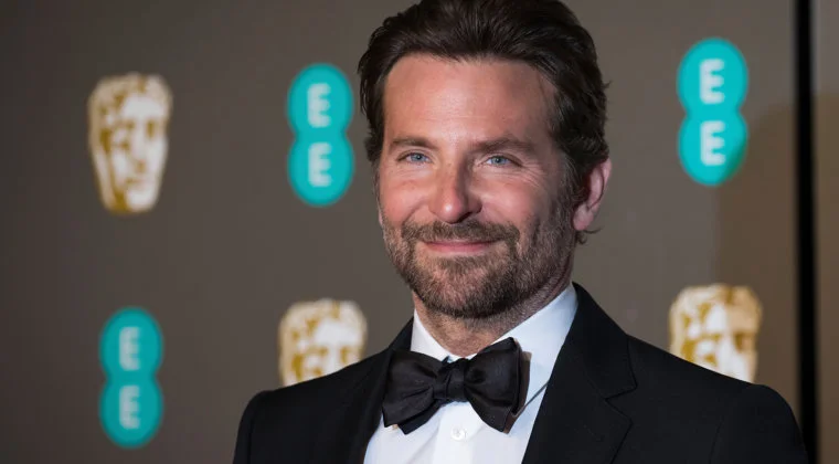 Imagen de Bradley Cooper estrena un setentero look para su próxima película