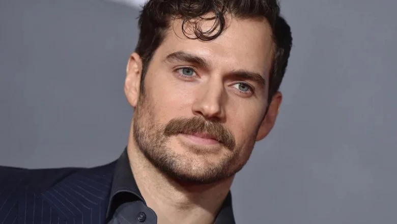 Henry Cavill bigote
