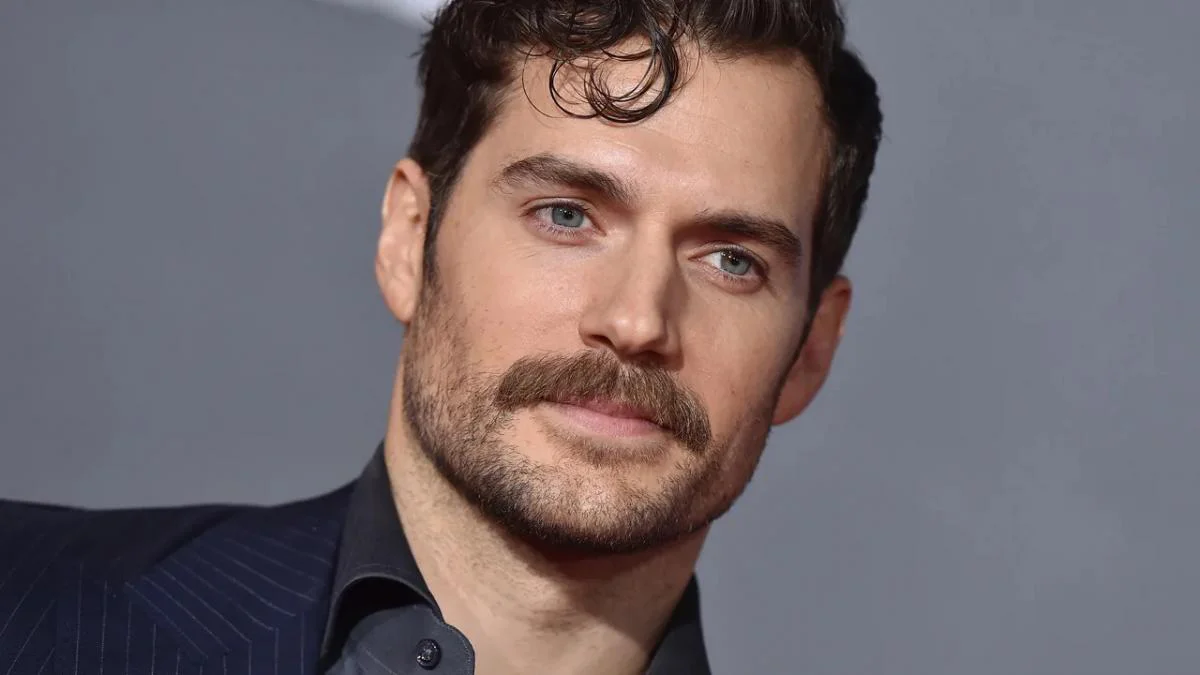 Henry Cavill bigote