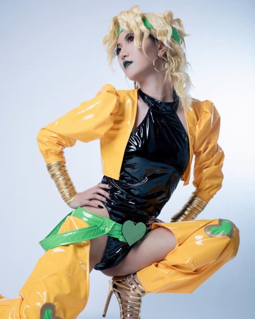 El cosplay de Dio (Jojo's Bizarre Adventure) que explora su 'yo' mujer