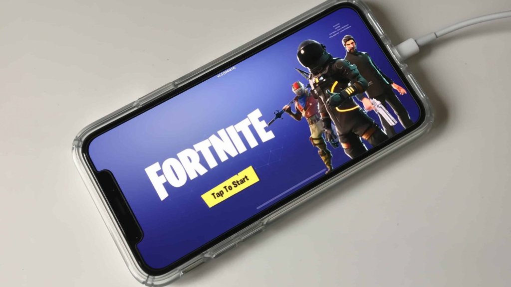Fortnite iPhone X scaled 1