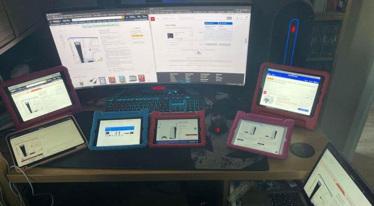 Imagen de Dos ordenadores, un móvil, cinco tablets y 13 horas para lograr reservar una PS5 para su hijo