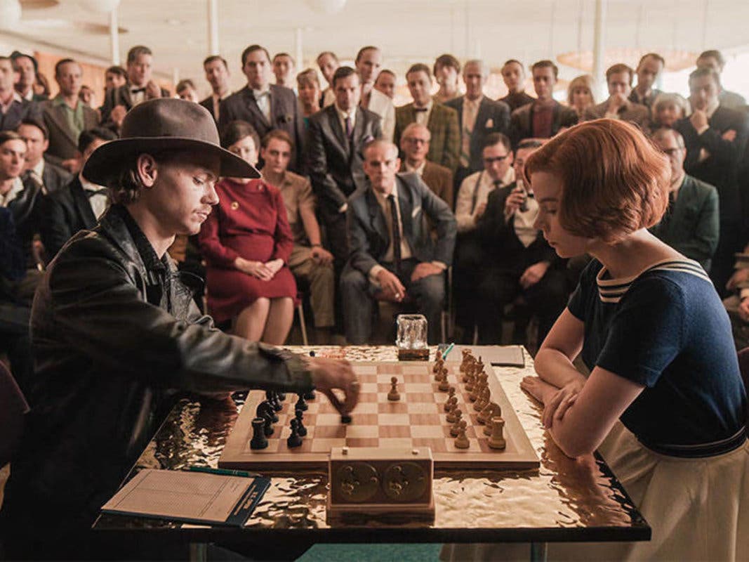 gambito de dama netflix analizada por un gran maestro internacional de ajedrez parecen profesionales